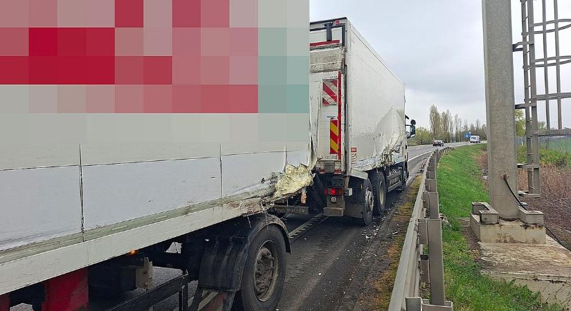 Kamion és teherautó ütközött össze az M43-as autópályán – galériával