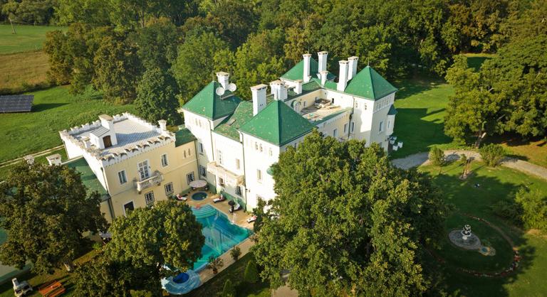 Az ötös lottó főnyereményéből röhögve meg lehetne venni Magyarország legdrágább eladó kastélyát