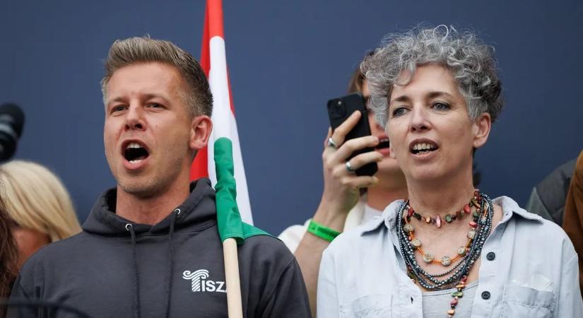 Kitálalt a Váradi Roma Café énekese Bódis Krisztáról - Kétmilliárdból nem lett semmi