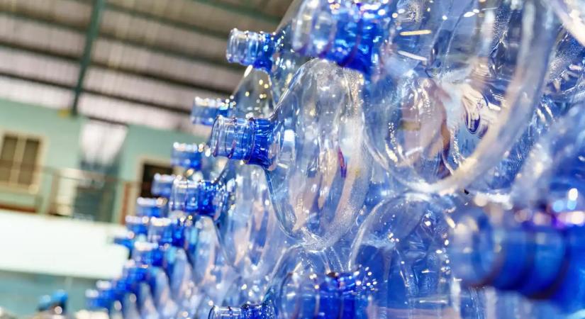 Drasztikus drágulás a műanyagpiacon: Az iráni háború miatt elszálltak az árak