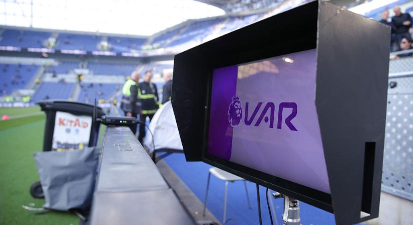 Elegük van a VAR-ból az angol szurkolóknak: a többség szerint a technológia megöli a futballélményt