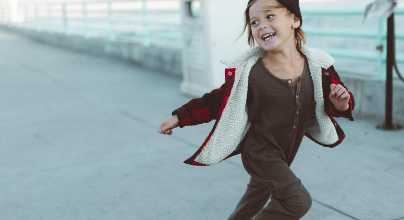A gyerekek boldogságának titka – nehéz időkben is van mit tanulni tőlük