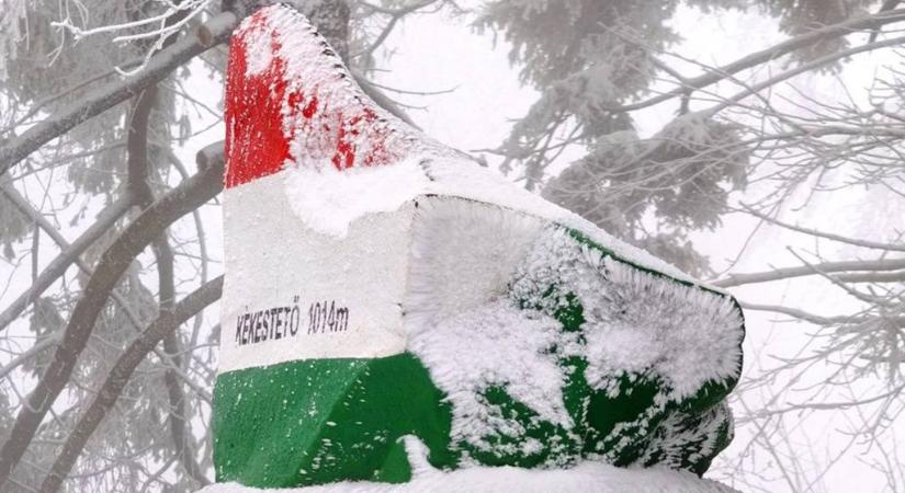 Havazással búcsúzik a március: fehérbe borult a Kékestető