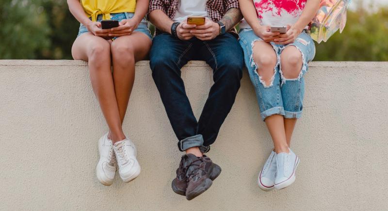 Nyugati szomszédunk is kitiltja a 14 év alattiakat a közösségi média minden felületéről