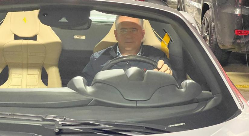 Kósa Lajos is ült a csődbe ment Bászna Gabona tulajdonosának több száz milliós Ferrarijában