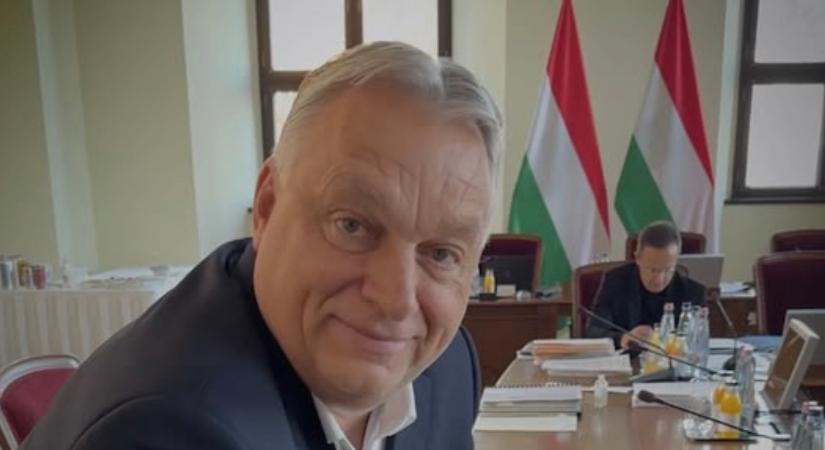Orbán Viktor benzinkúton mutatta be a tiszás árakat