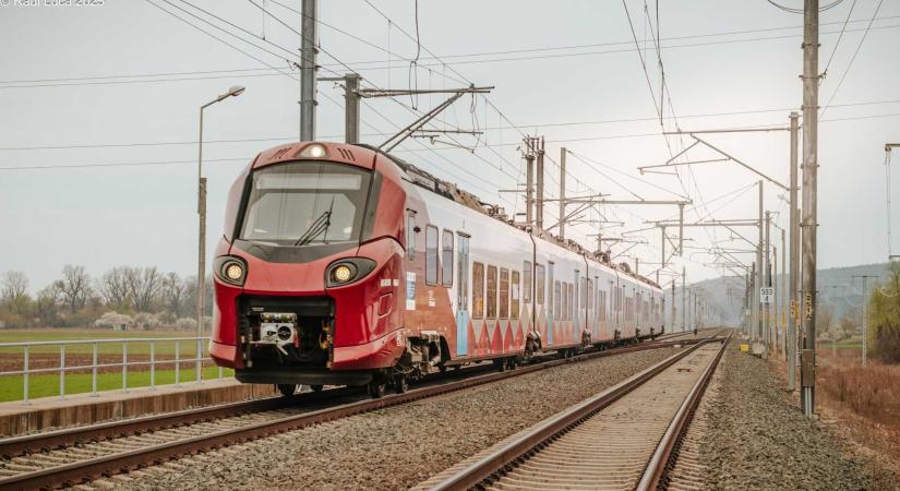 Sebességrekordot döntött egy vonat egy erdélyi vasútvonalon