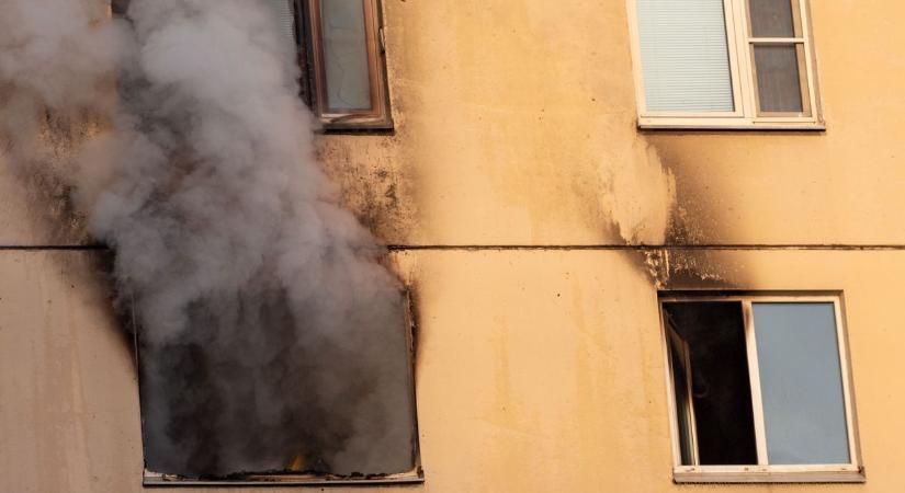 Durva: szándékosan gyújtotta fel második emeleti lakását egy férfi a belvárosban