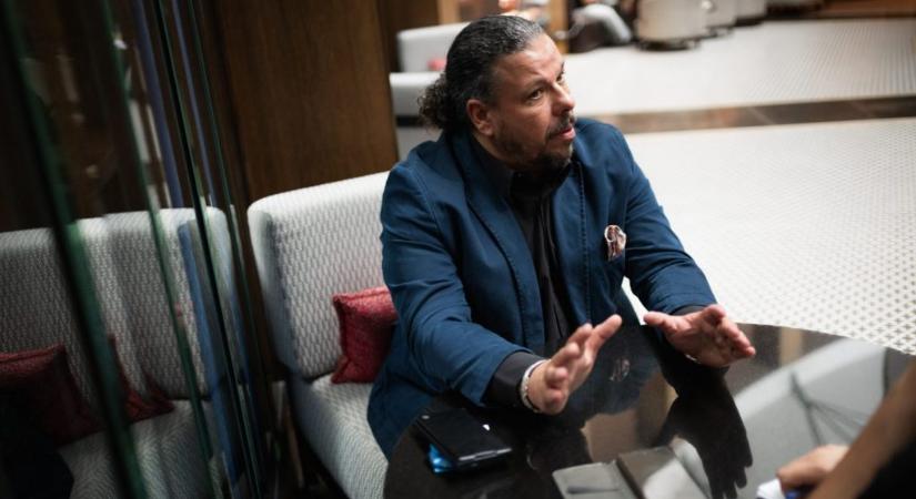 Zárug Péter Farkas: Orbán Viktor lett a bukdácsolás arca