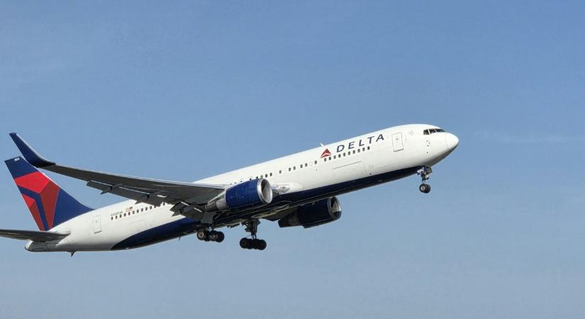Felszállás közben kigyulladt a Delta Air Lines gépének hajtóműve – videó