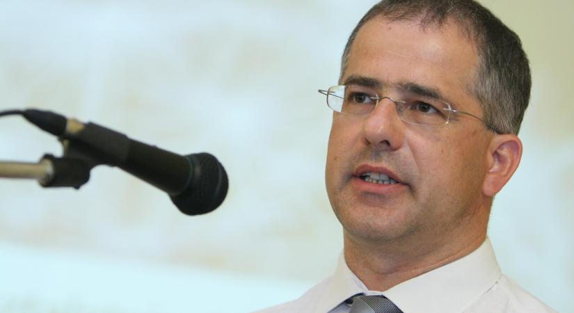 A becsődölt Bászna Gabona tulajdonosának Ferrarijában fotózták le Kósa Lajost