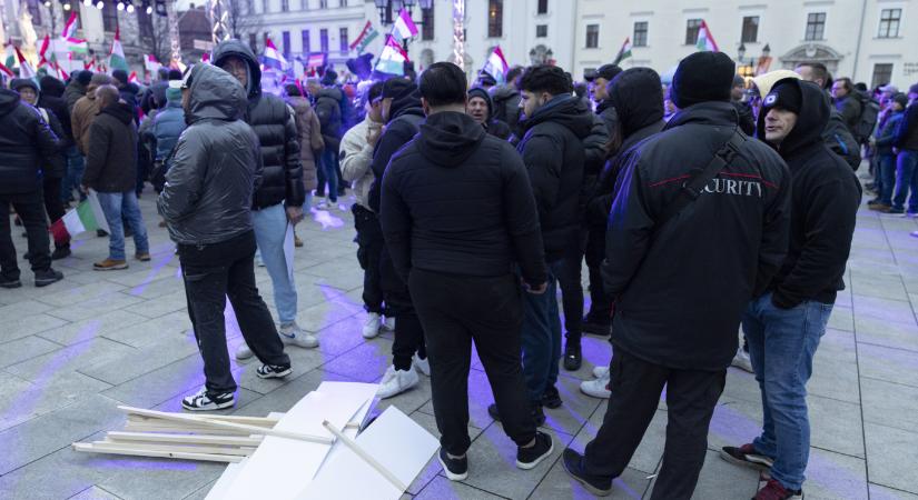 Pintér Bence győri polgármester feljelentést tesz a fekete kabátos alakok miatt