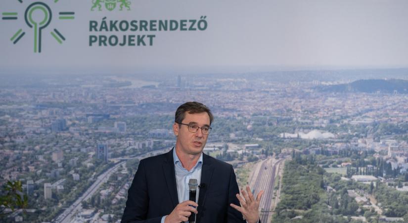 Együtt örül Karácsony Gergely és Vitézy Dávid a győztesnek