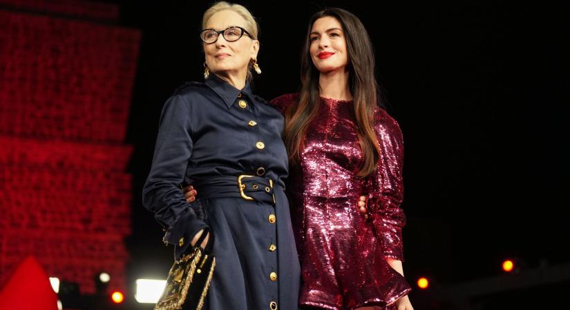 Anne Hathaway és Mery Streep együtt ragyogtak a mexikói divathéten, Az ördög Pradát visel 2. részének sajtókörútján