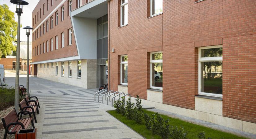 Múlt hét óta nincs fűtés Bajcsy-Zsilinszky kórház 3 épületében, plusz takarókat osztogatnak a betegeknek