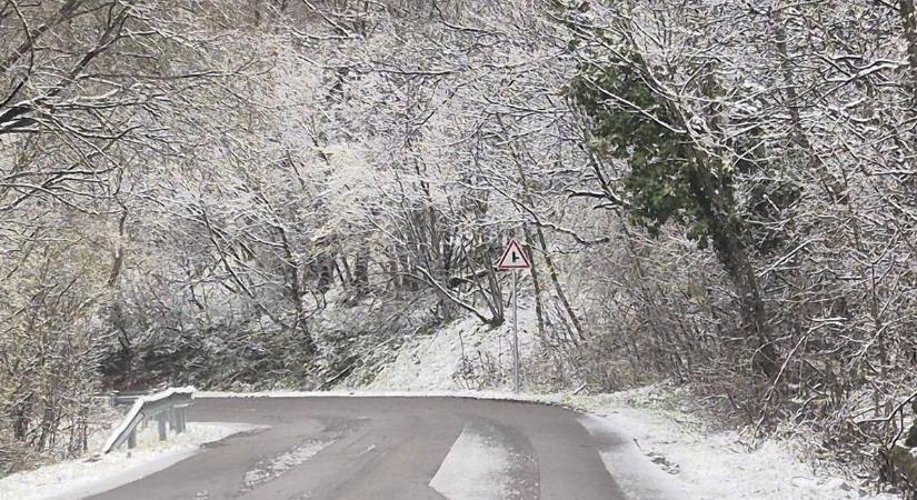 Ez nem áprilisi tréfa: újra havazott a hegyen!