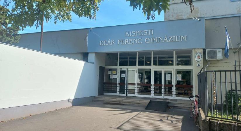 „Felelős vagyok azért, hogy a napi politikai küzdelmektől távol tartsam a diákokat” – megszólalt a budapesti gimnázium igazgatója, ahol nem vetíthették le Molnár Áronék filmjét