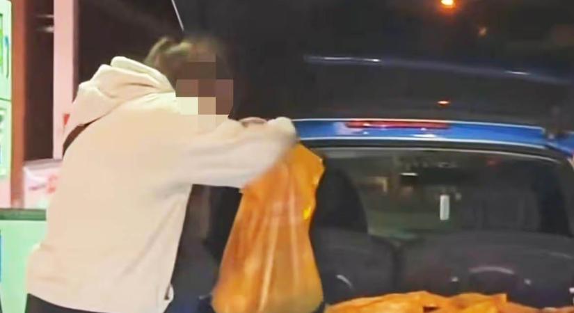 Szatyorba tankolt a benzinárakra ráparázó autós