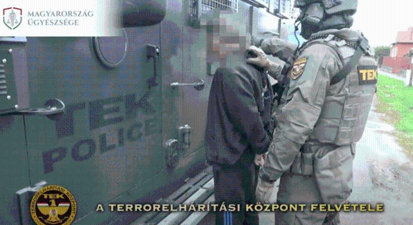 11 ezer vesztegetési ügy miatt emeltek vádat 50 ártándi határrendész és három civil ellen