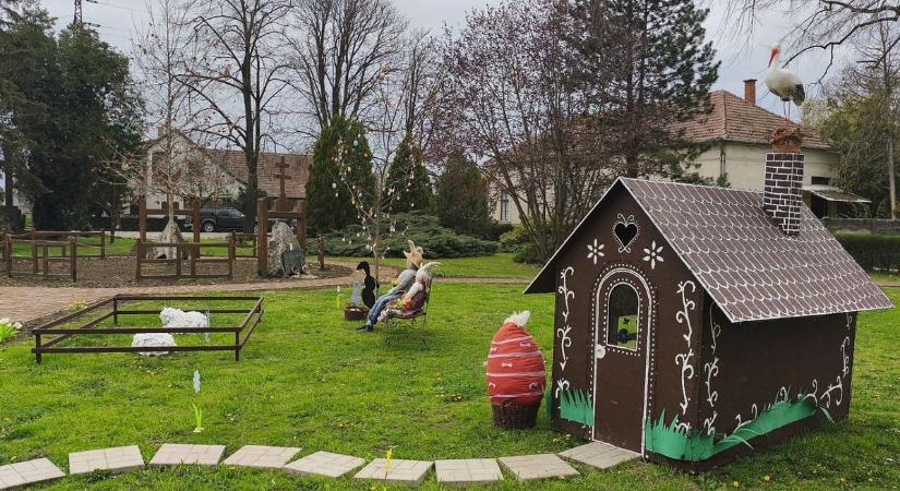 Mesébe illő csoda született Újirázon: húsvéti varázslattá változott a park