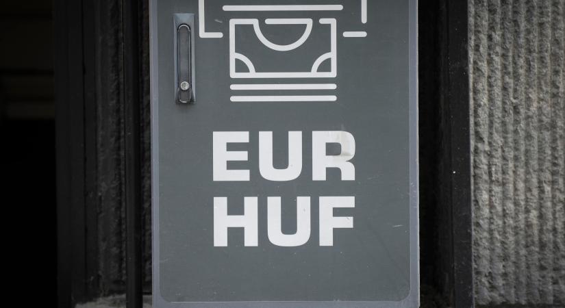 Hirtelen háromhetes csúcsra erősödött a forint