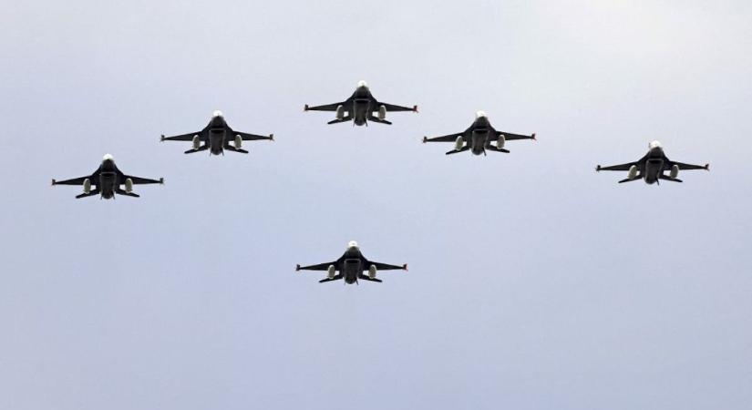 Retteghet Putyin: román vadászgépek védelmezik a NATO légterét