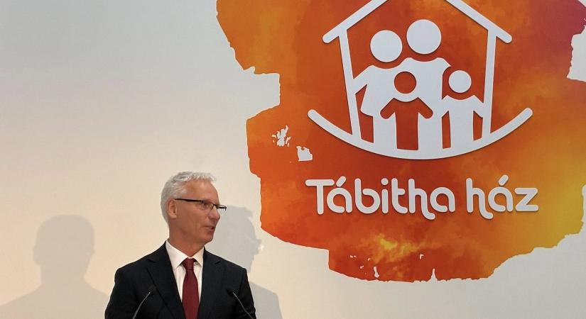 Soha nem volt ekkora támogatása hasonló ügynek – mondta Soltész Miklós az új Tábitha Gyermekhospice Ház avatóünnepségén