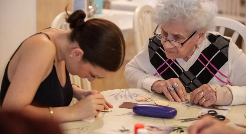 Fiatalok az idősekért – közös ünnepi készülődés
