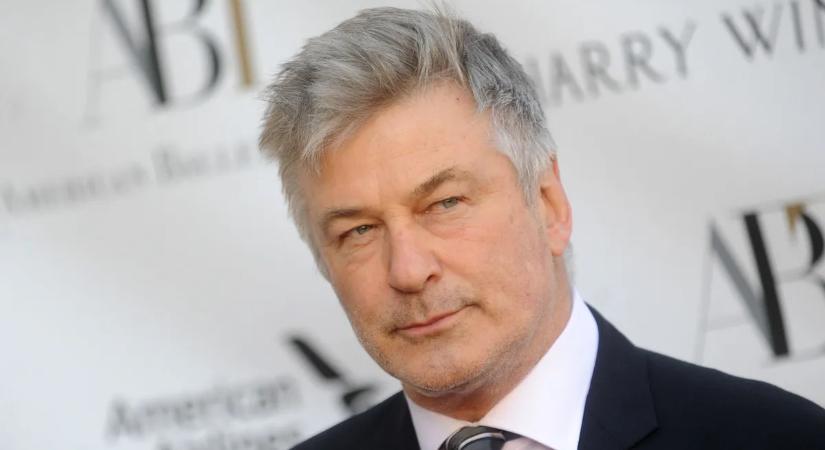 Baleset: Alec Baldwin kisfia súlyosan megsérült nyaralás közben