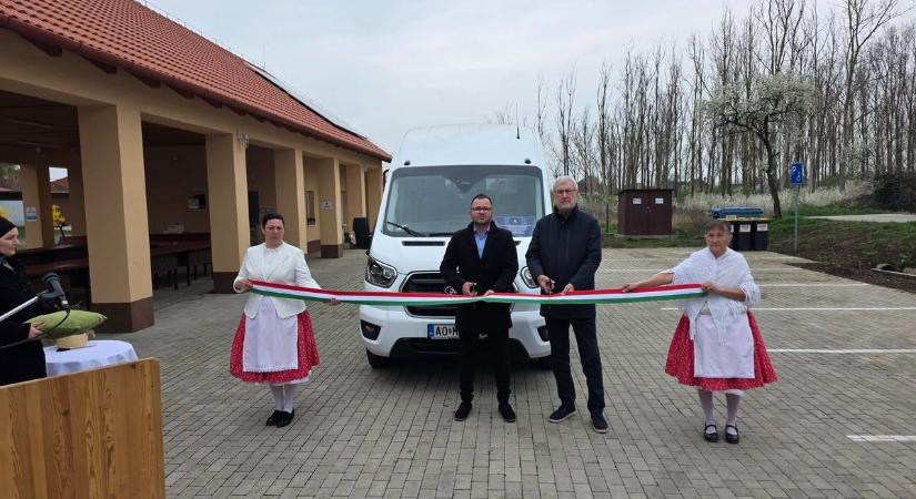 A lakosok kényelmét választották: kisbuszt nyert a kicsiny hajdú-bihari község