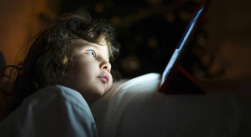 Sokkoló jelentés a magyar óvodásokról: el sem hinnéd, mennyi időt töltenek a képernyő előtt