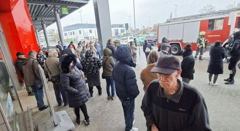 Óriási volt a riadalom az Intersparban, amikor egyszer csak megszólalt a tűzjelző