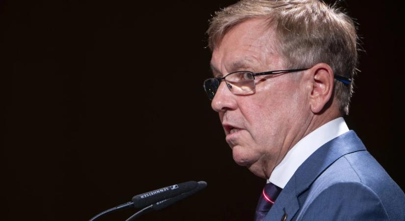 Sablonárazások és újabb botrányos tételek kerültek elő az MNB-székház felújításáról