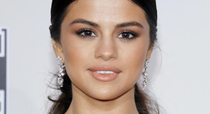 Felismerhetetlen az új hajával Selena Gomez - Már nem így néz ki!