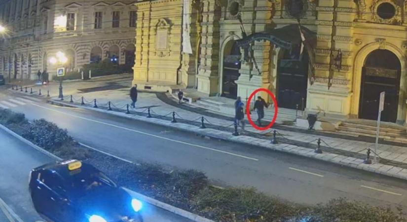 A Szegedi Nemzeti Színház előtt történt a brutális bántalmazás – keresik a támadót