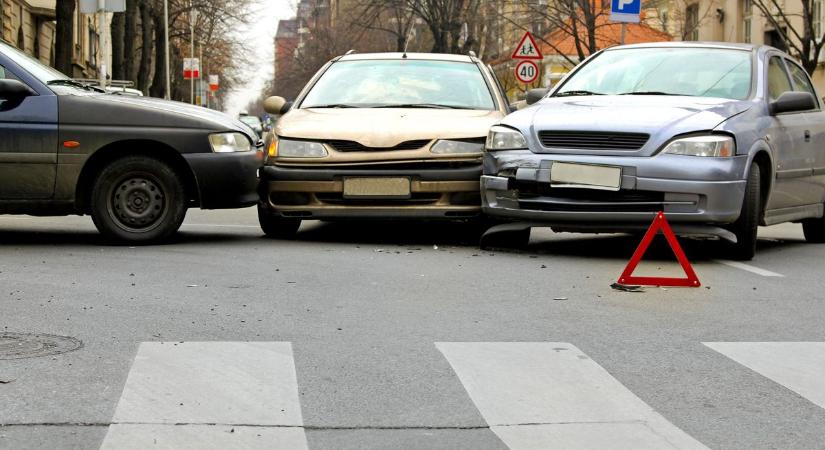 Teljes útzár: hármas karambol történt Baranyában