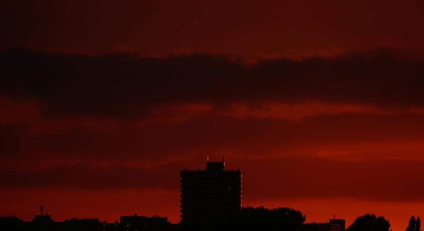 Beköszöntött az apokalipszis? Vérvörösre vált az ég a pusztító viharban