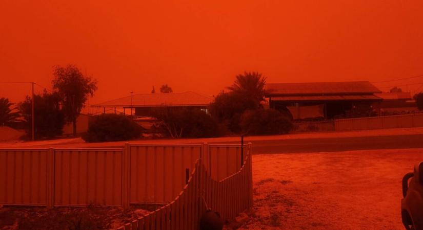 Vérvörös égbolt és világvége-hangulat: Apokaliptikus sci-fivé tette a vasban gazdag por az ausztrál partvidéket