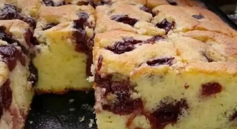 Ez a meggyes süti mindig megmenti a napot: csak 10 perc kell hozzá