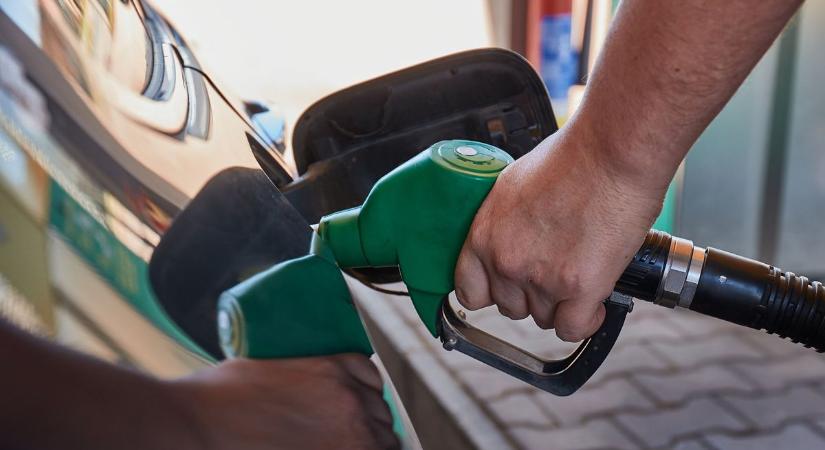 Működik a védett ár: sokat spórolhatnak a tankolásnál az autósok