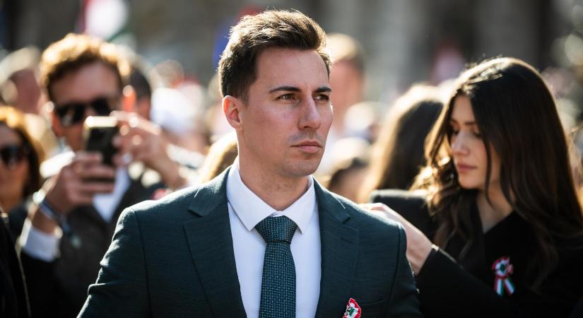 Radnai Márk szerint eltiltottak egy 19 éves fiút Orbán Viktor országjárásáról, mert a Tisza Párt alelnökével túrázott