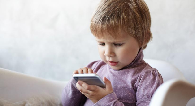 Tisztában vannak a digitális veszélyekkel, de sokszor tehetetlenek a szülők (VIDEÓ)