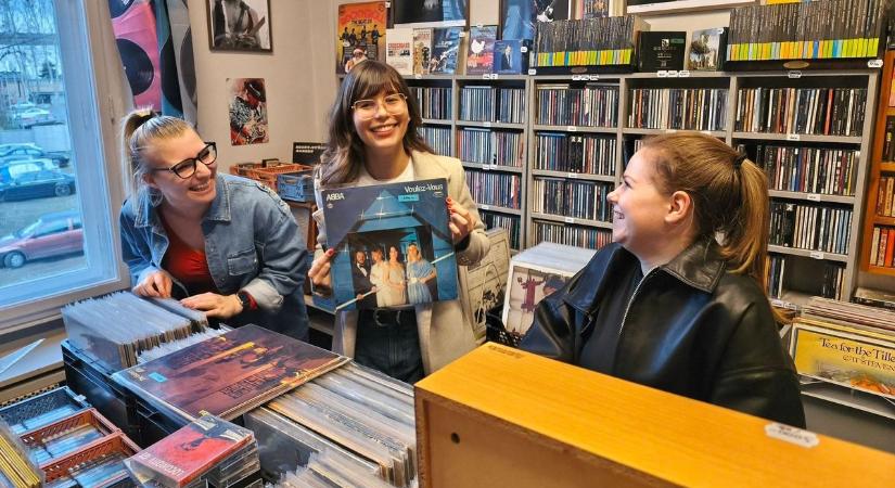 Szem elé kerülnek a bakelitek, a volt Zsolnay bolt helyére költözik a lemezbolt Kaposváron