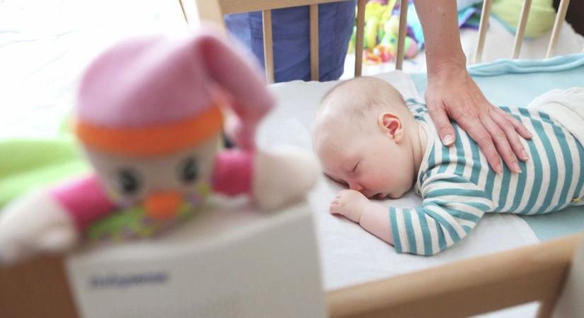 Véletlen valóságshow Egerben: bébiőr sugározta egy család magánéletét