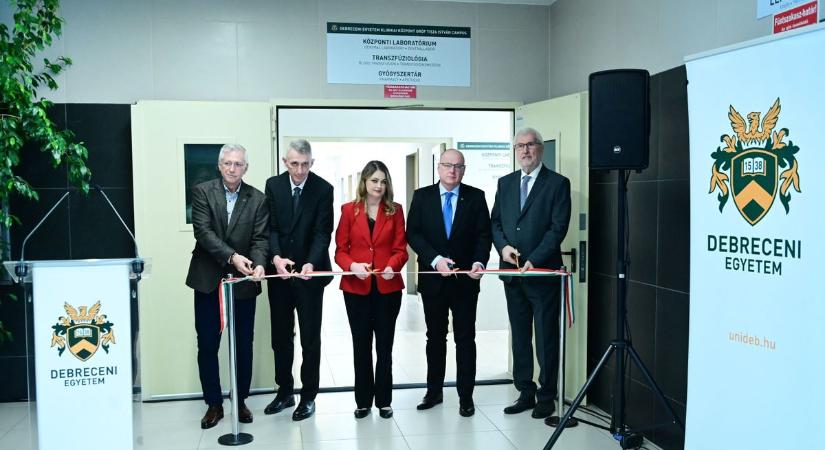 Orvosként gondolkodó gép löki új szintre a berettyóújfalui ellátást: amit a csúcseszköz tud, világszinten is megáll