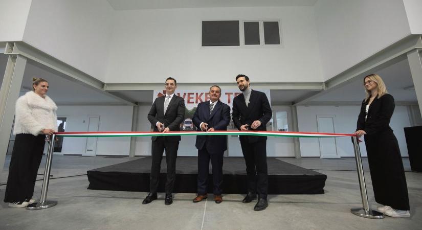 Új csarnokkal bővült a Debreceni Déli Gazdasági Övezet – a helyi vállalkozások erősítését szolgálja a beruházás