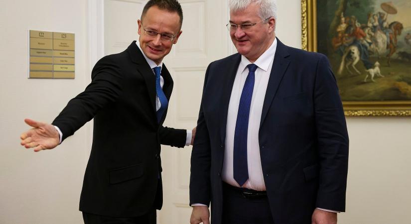 Kiakadt Zelenszkij külügyminisztere: a magyar kormány mesterséges akadályt gördített az Ukrajnának fontos döntések elfogadásának útjába