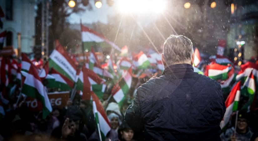 Tovább dübörög az országjárás: Orbán Viktor kedden Ócsán mond beszédet, mutatjuk, hol követheted élőben