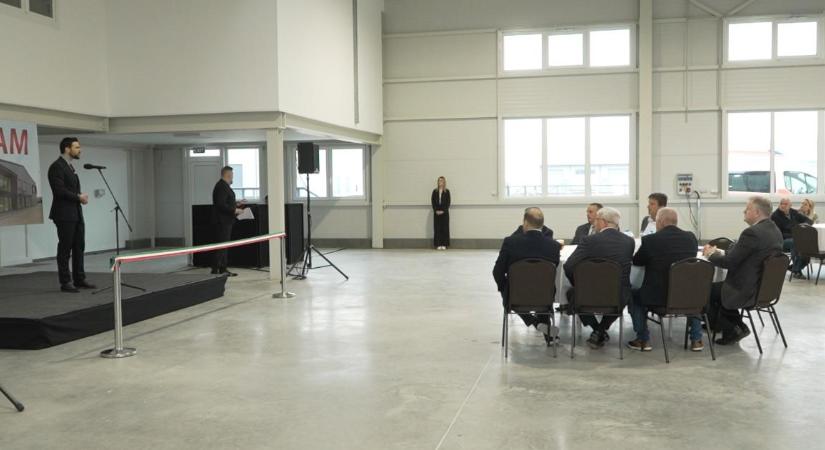 Új gépjárműtároló csarnokkal bővült a Déli Gazdasági Övezet