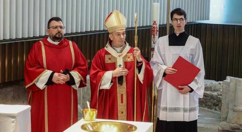 Megkezdődött a nagyhét a veszprémi Szent Mihály-főszékesegyházban